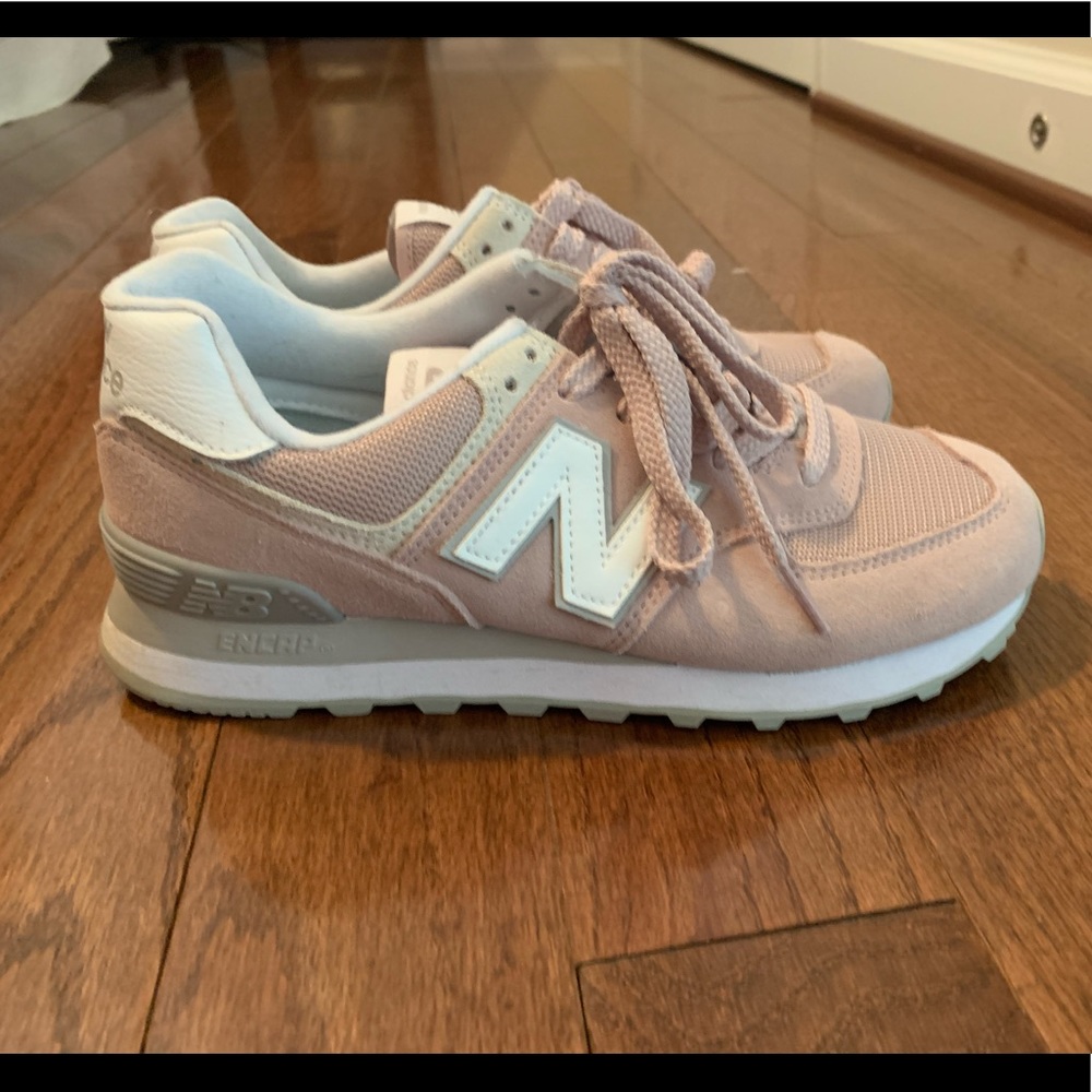 New Balance tennis shoes size 8